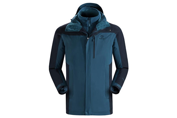 三合一沖鋒衣內(nèi)膽選擇羽絨好還是抓絨好？沖鋒衣廠家為你解答